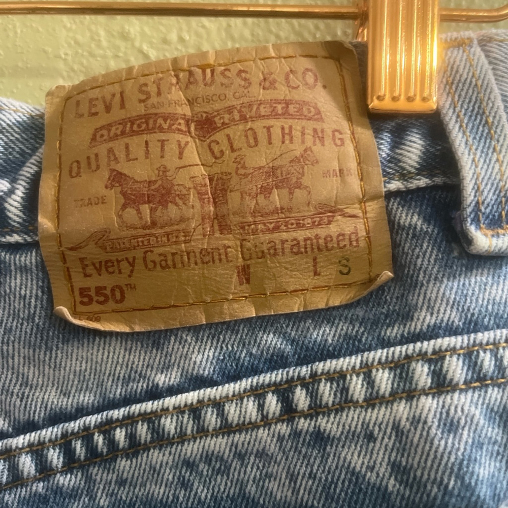 Vintage Levis 550 Womens 8 High-waisted blue denim cut off shorts Made in USA - Picture 5 of 6